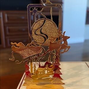 Elegant Vintage 1986 Danbury Mint “Santa by Moonlight” gold ornament